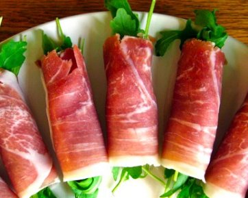 РЕЦЕПТЫ: 5 простых закусок из двух ингредиентов