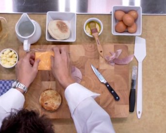 Как приготовить дома яичный мафин с ветчиной по рецепту McDonald's
